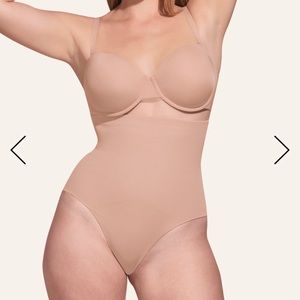 Honeylove superpower thong size M sand shapewear